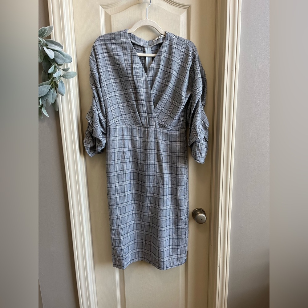 Grifflin Paris Gray Plaid 3/4 Sleeve Midi Dress